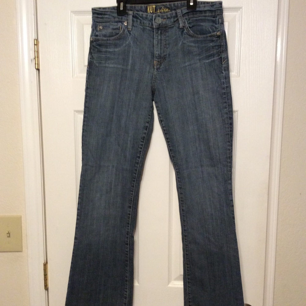 Kut from the Kloth women’s bootcut midrise blue jeans cream stitching size 10